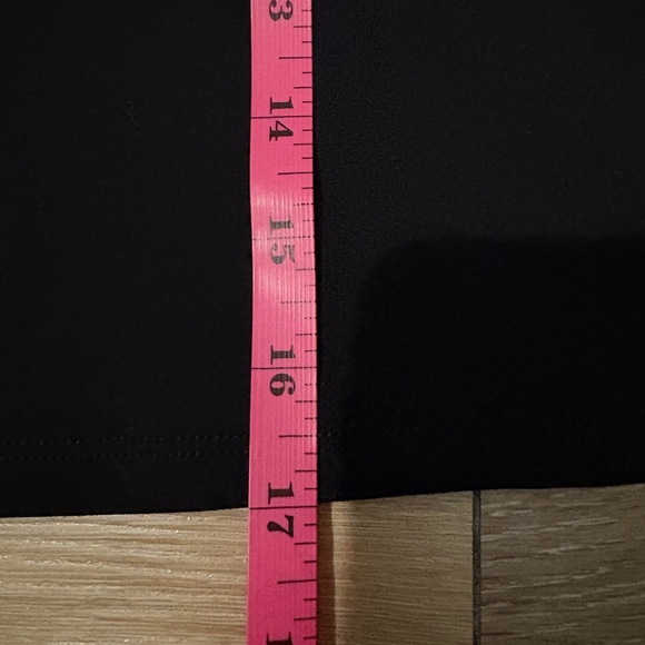 Vuori Dynamic Tank Top High Performance Support in Black - Picture 8 of 8